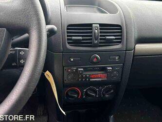 2004-renault-clio-1468053-48178219