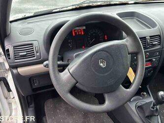 2004-renault-clio-1468053-48178221