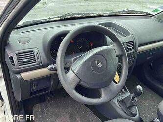 2004-renault-clio-1468053-48178222