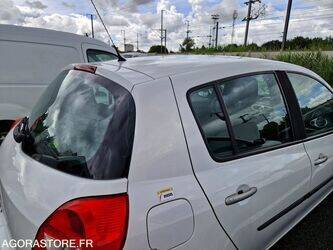 2008-renault-clio-1468063-48178594