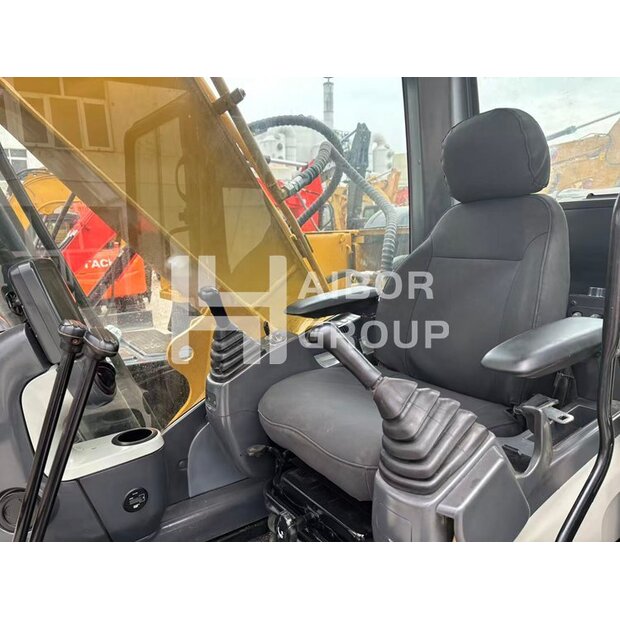 2023 Caterpillar 320D-48181184