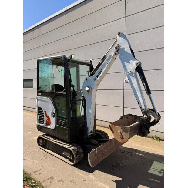2022 بوبكات E19-48181636