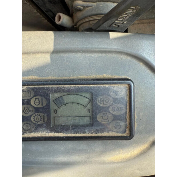2005 جيه سي بي 8032-48184934