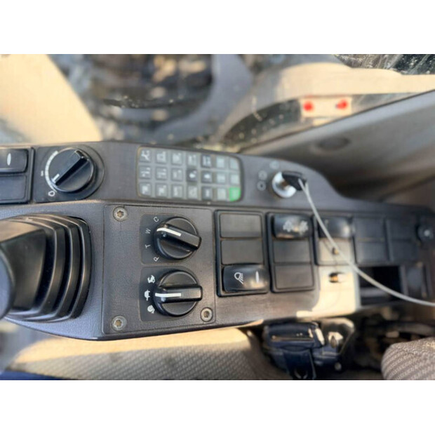 2014 Volvo 180D-48186064