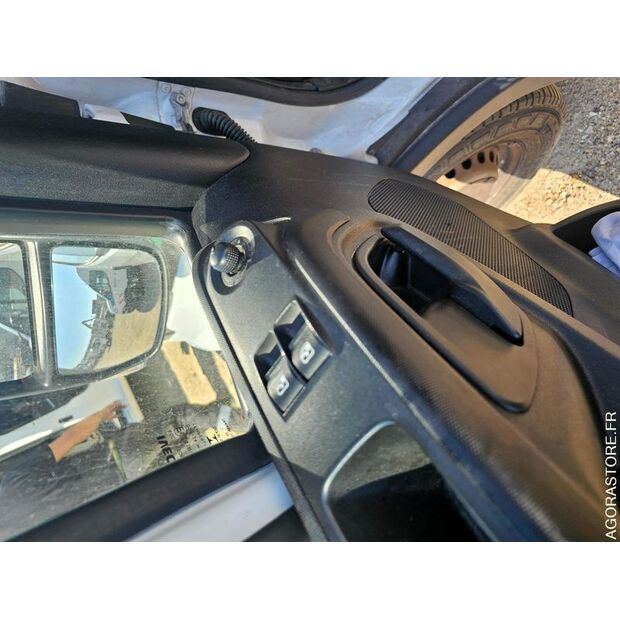 2023 Iveco 35S14N-48199805