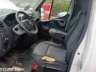 renault-master-1468259-48200266