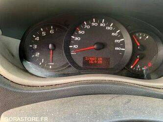 2011-renault-master-1468272-48200756