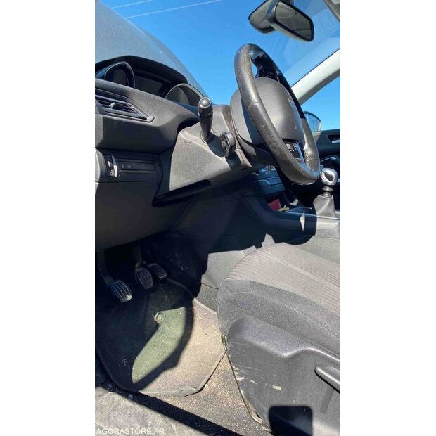 2015 Peugeot 308-48200819