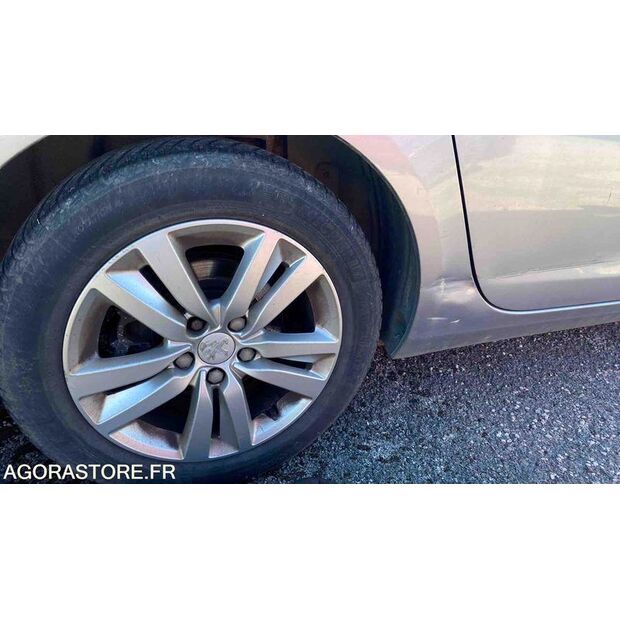 2015 Peugeot 308-48200826