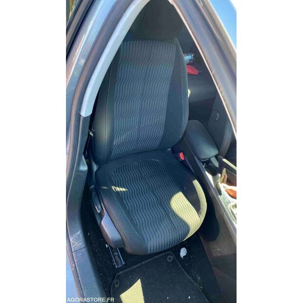 2015 Peugeot 308-48200832