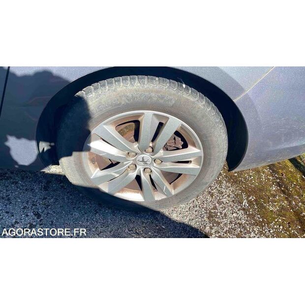 2015 Peugeot 308-48200834
