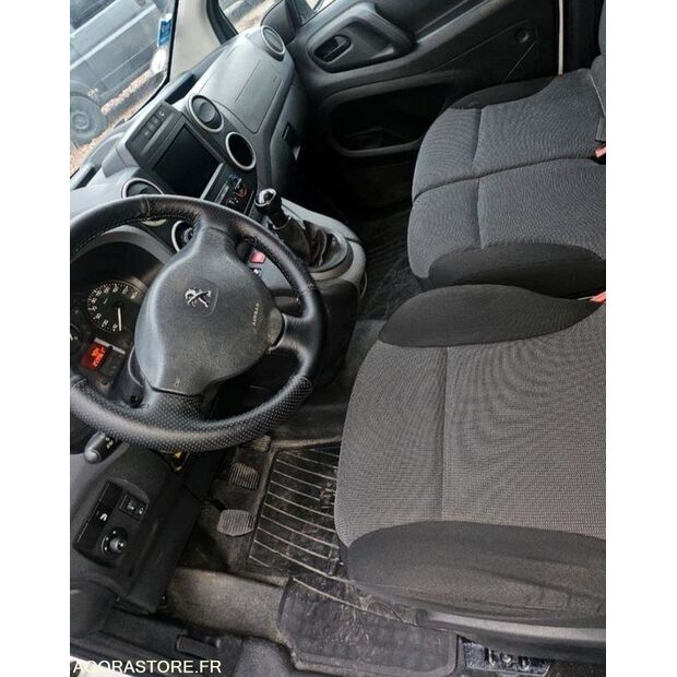 2017 Peugeot PARTNER-48201044