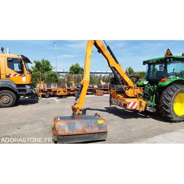 2015 JOHN DEERE 6110M-48201668