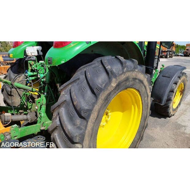 2015 JOHN DEERE 6110M-48201671