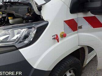 2016-peugeot-boxer-1468295-48201800