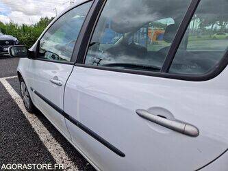 2008-renault-clio-1468298-48201968
