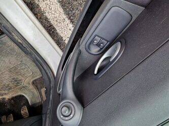 2008-renault-clio-1468298-48201972