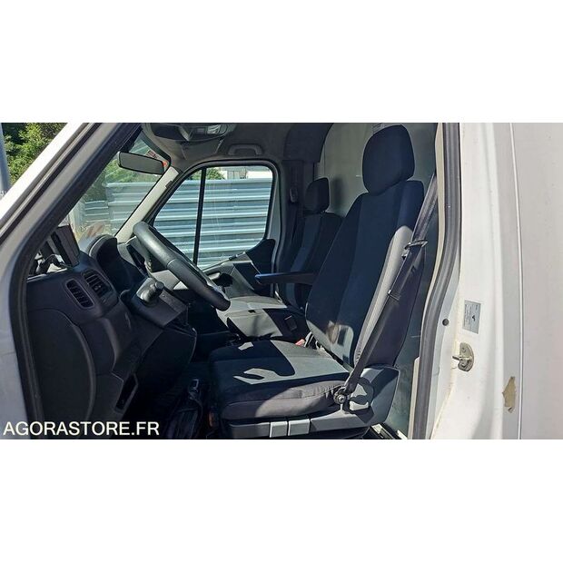 2020 Renault Master-48202132
