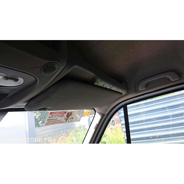 2020 Renault Master-48202143