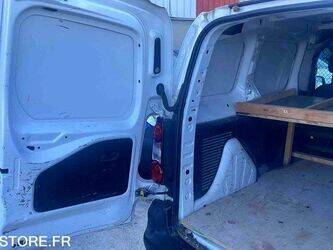 2017-peugeot-partner-1468309-48202335