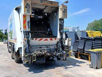 2013-renault-premium-1468311-48202430