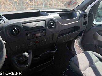 renault-master-1468316-48202526