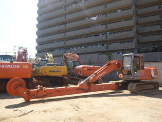صورة ل حفارات مجنزرة 1995 هيتاشى EX120