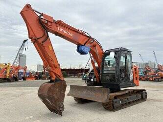 صورة ل حفارات مجنزرة 2017 هيتاشى ZX135US-5B