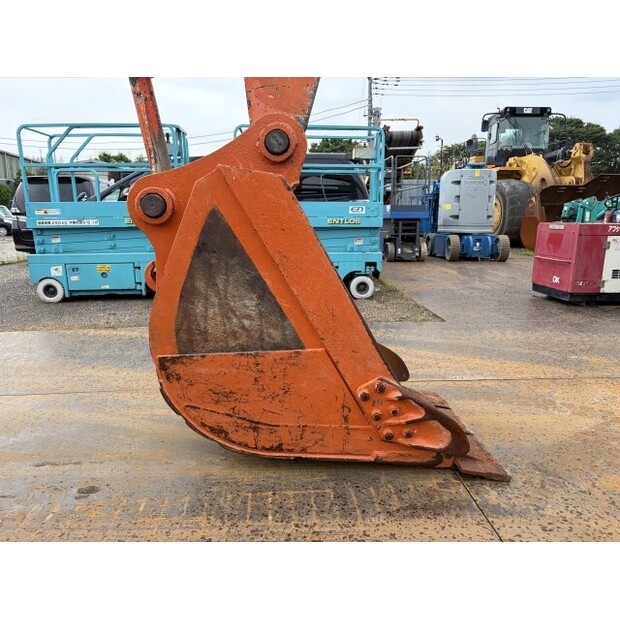 2001 هيتاشى ZX225USR-48207397