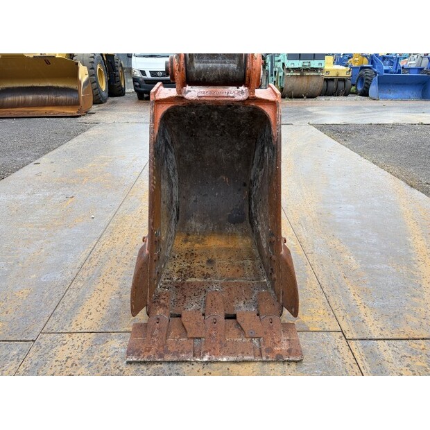 2001 هيتاشى ZX225USR-48207401
