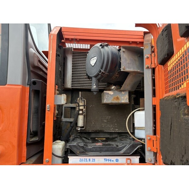 2001 هيتاشى ZX225USR-48207418