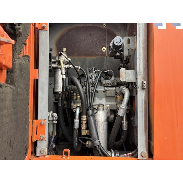 2001 هيتاشى ZX225USR-48207420