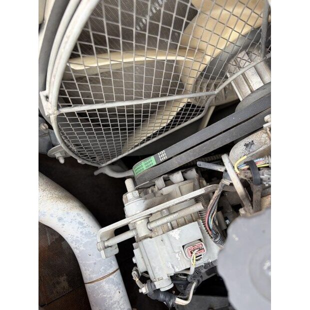 2001 هيتاشى ZX225USR-48207424