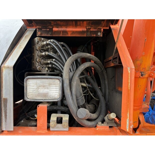 2001 هيتاشى ZX225USR-48207427