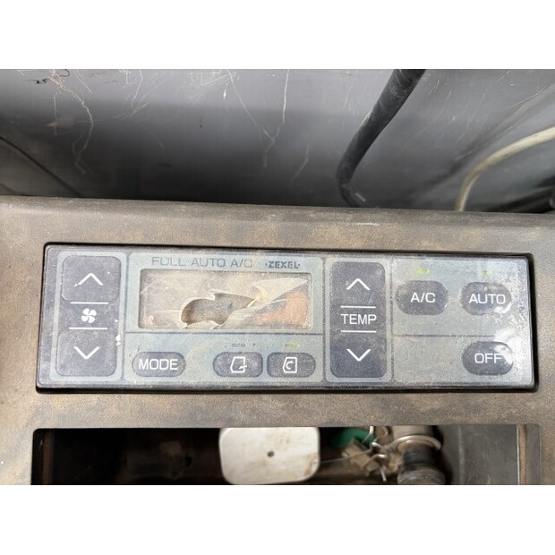 2001 هيتاشى ZX225USR-48207432