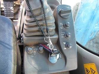 2012-hitachi-zx225usre-3-48207478