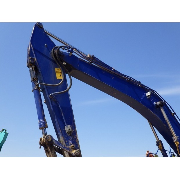 2018 Komatsu HB335-3-48207916