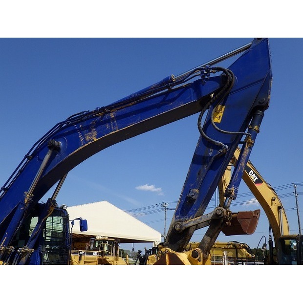 2018 Komatsu HB335-3-48207917