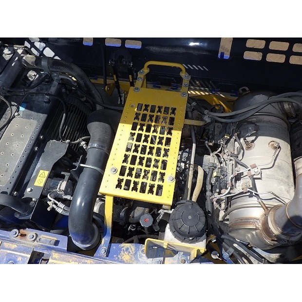 2018 Komatsu HB335-3-48207944