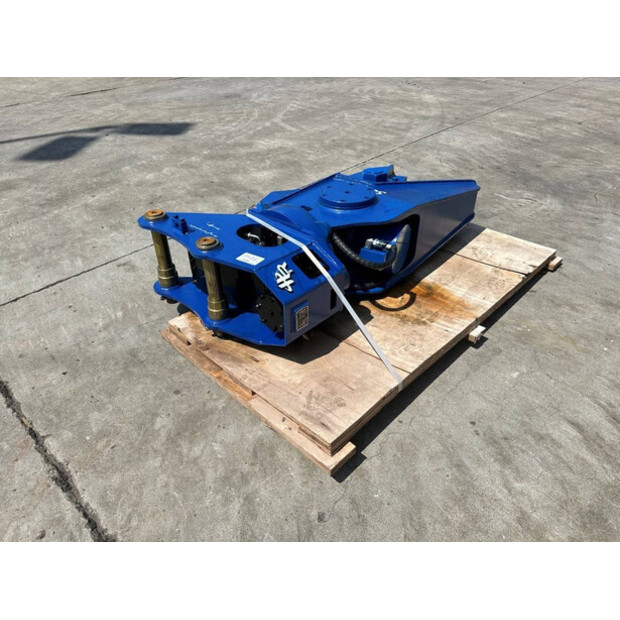 2026 HEROE SC04-48210670