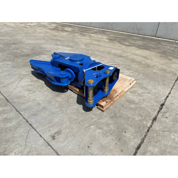 2026 HEROE SC04-48210672