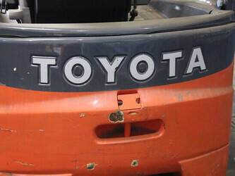 2011-toyota-7fbest15-1468634-48211001