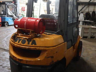 2007-toyota-02-7fgjf35-1468641-48211242