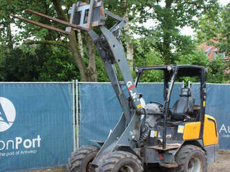 2011-giant-v452t-1468716-48213592