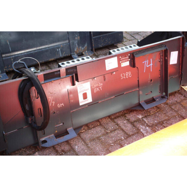2020 BOBCAT T590-48213638