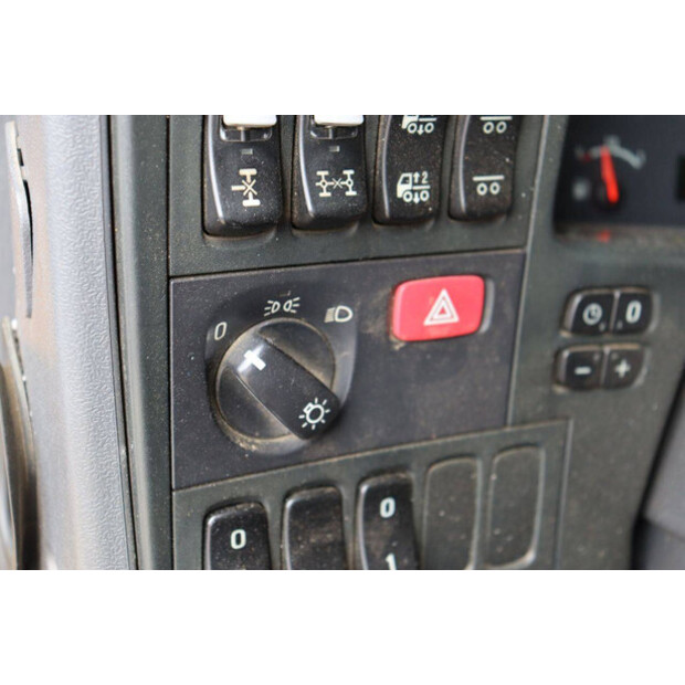 2006 Scania LA6X4/A28-48213915