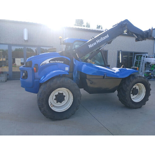 2004 New Holland LM425-48215747