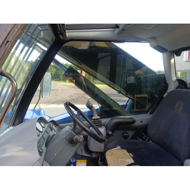 2004 New Holland LM425-48215756