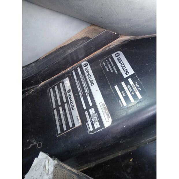2004 New Holland LM425-48215760