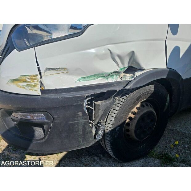 2023 Iveco 35S14N-48228248